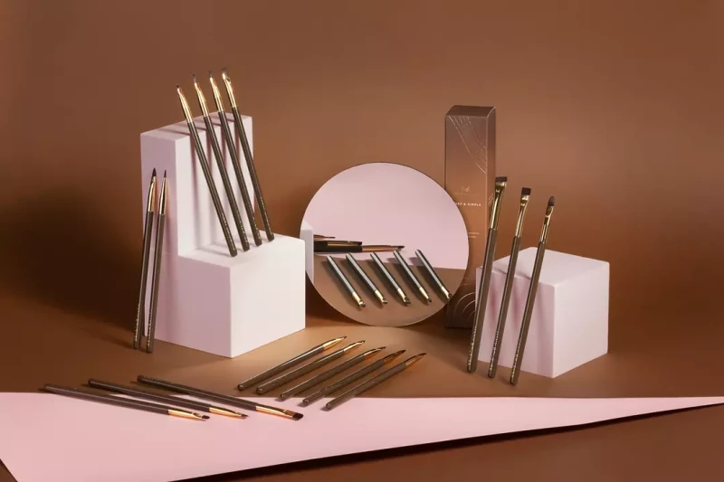 Zestaw 17 precyzyjnych pędzli do makijażu Sharp&Simple, zdjęcie stylizowane