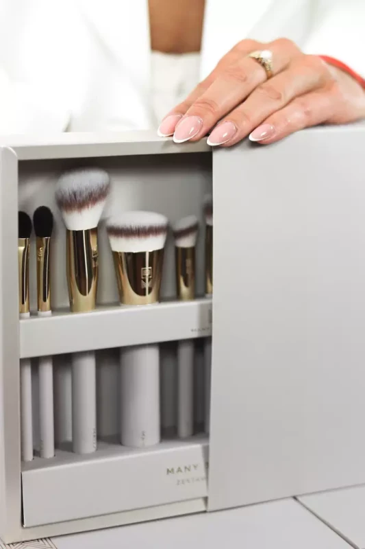 Many Brushes x Elżbieta Gottfried | Zestaw 16 ekskluzywnych pędzli do makijażu