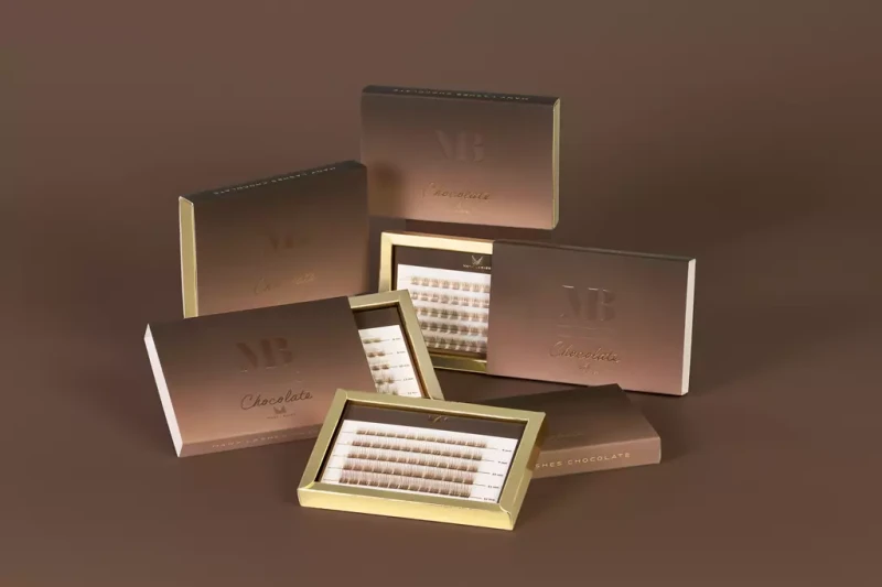 Brązowe kępki rzęs- V-Lashes Chocolate | Mini Box, zdjęcie stylizowane